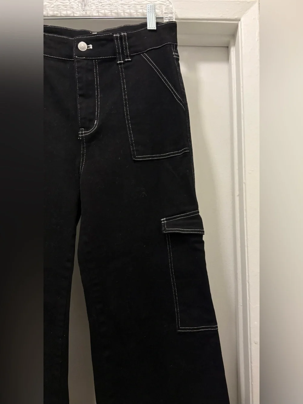 Altar'd State Black Wide-Leg Cargo Pants with White Contrast Stitching Large - Picture 4 of 9